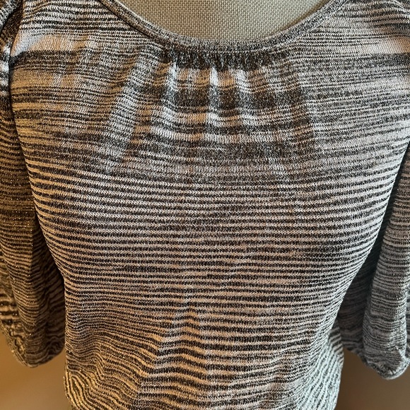 Bebe fashion top in grey/black/white shimmer - Picture 3 of 6